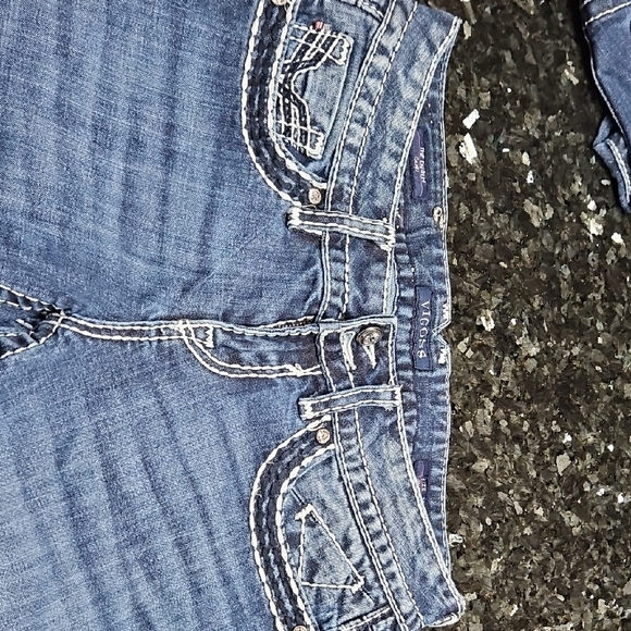 Gently Used Vigoss Dublin Capris - Picture 4 of 6